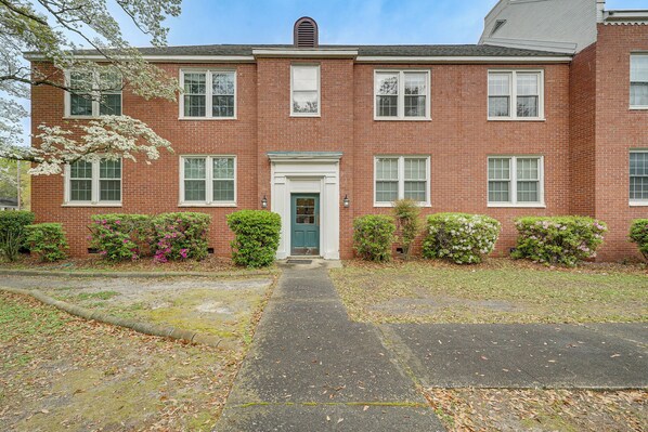 Wilmington Vacation Rental | 1BR | 1BA | Steps to Enter | 700 Sq Ft