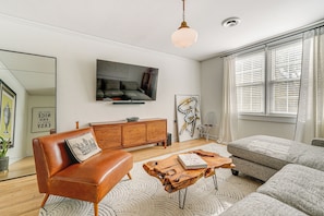 Living Room | Single-Story Unit on 2nd Floor | Central A/C & Heating