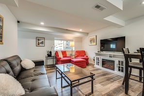 Living Room | Central A/C & Heating | Free WiFi