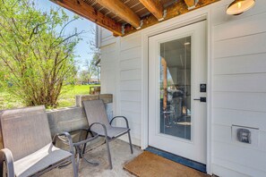 Shared Patio | Shared Gas Grill | Entry