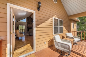 Front Porch & Entryway