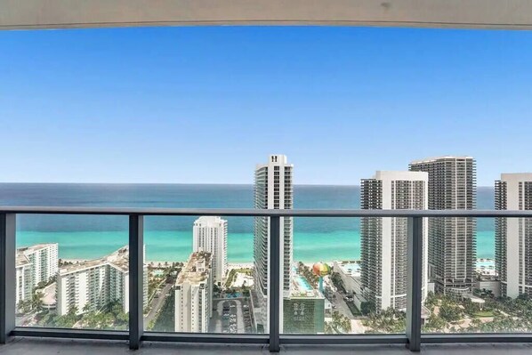 39th floor terrace view of the ocean at 180 degrees (1)