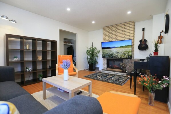 Fireplace, guitar, piano, Smart TV