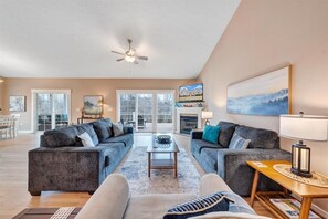 Living Area (2)