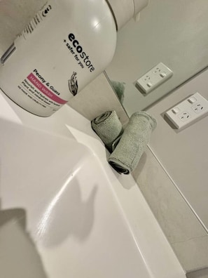 Bathroom amenities