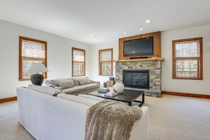 Living Room | Smart TV | Fireplace | 1st Floor