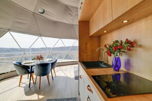 Kitchenette | Induction Cooktop | Toaster | French Press & Coffee Grinder