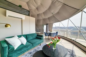 Living Area | Central A/C & Heating