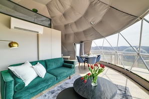 Living Area | Central A/C & Heating