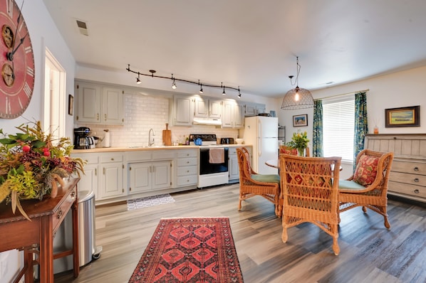 Corvallis Vacation Rental | 1BR | 1BA | 600 Sq Ft | 2 Steps Required