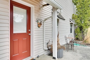 Exterior | Single-Story Apartment