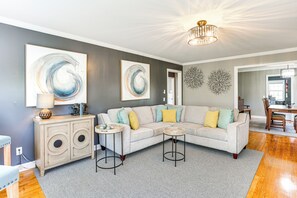 Living Room | 1st Floor | Free WiFi | Central A/C & Heating
