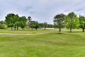 Just 10 minutes from the iconic Augusta National Golf Club, home of The Masters, you can easily enjoy world-class golf, then return to the tranquility of the riverfront retreat. 