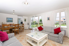 Find serenity in our rustic duplex villa on the golf course!