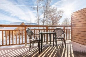 Enjoy your wine with the sunshine on your private balcony or terrace! Views vary.