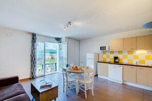Make a tasty meal in your own kitchen!