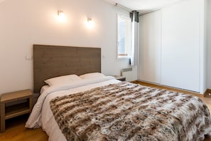 Get a good night sleep in the bedroom with a Double bed.