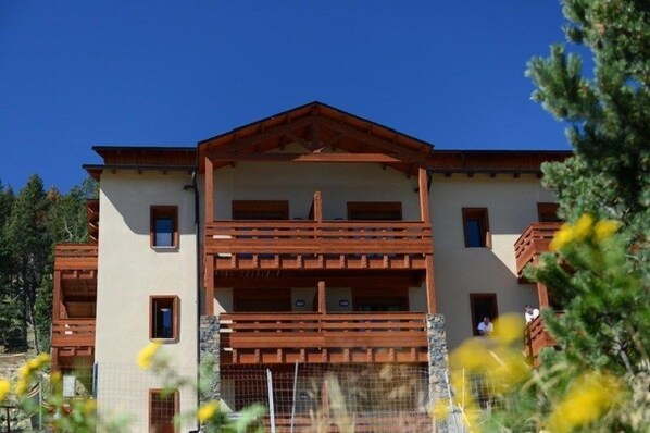 Experience the picturesque atmosphere at this amazing property.