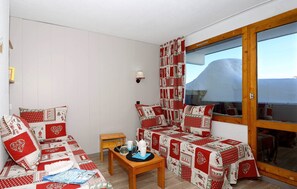 There will be either 2 Single beds or Bunks in the bedroom. There may be an additional Single bed in the bedroom. Views vary.