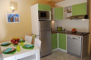 Make a tasty snack in your own kitchenette!