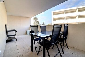 Enjoy meals outside!