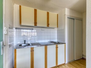 Make a quick snack in your kitchenette.