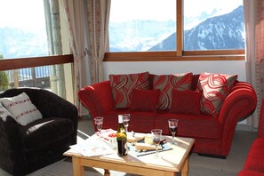 Find peace and relaxation with your close friends and family in this lovely apartment for 9!