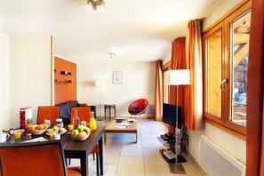 Tuck into a great meal in your dining area.