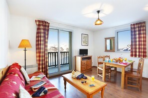 Welcome to our elegant and modern apartment in Peyragudes!