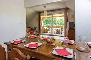 Entertain and dine at the dining table.