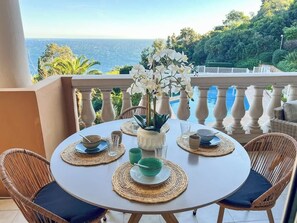 Outdoor table and chairs for 4 people