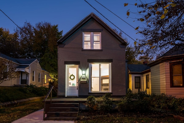 The Southern Gentleman is located in one of Louisviles most sought after neighborhoods; The Highlands! Walkable to restaurants, shops, bars and so much more!