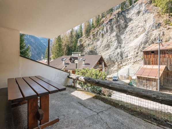 Chaîne De Montagnes, Pente, Vallée, Village De Montagne, Balcon, Alpes, Mélèze