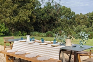 Outside in the courtyard, entertain with family surrounded by the lush National Trust bushland