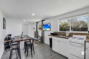 Kitchen/Dinning area