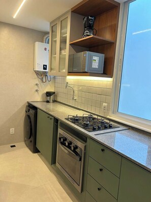 Gas stove, gas oven, microwave oven, filtered water. Combo washer/dryer