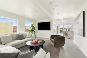 Upstairs Living Room with Ocean Views, Smart TV, games and more!