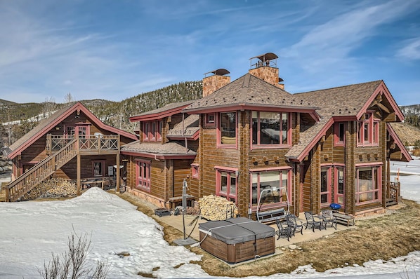Bask in the beauty of Honka Alpine Lodge!