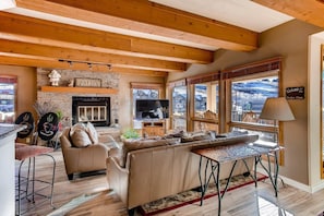 Welcome to our elegant and modern condo!
