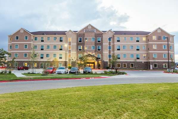 You’ll enjoy a relaxing vacation at this prime destination!