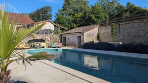 Extérieurs, jardin, piscine