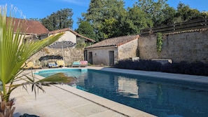 Extérieurs, jardin, piscine