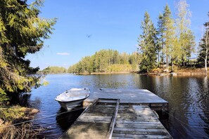 Semesterhus vid sjön - Tived - roddbåt