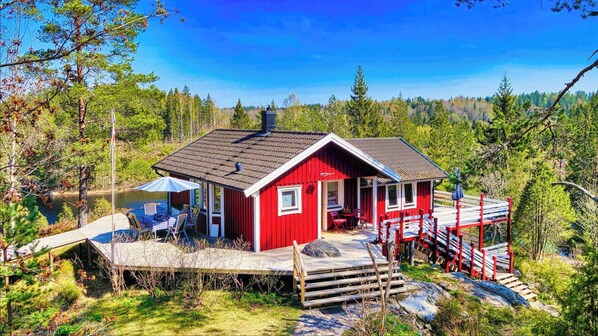Lakeside Holiday Home - Tived - Framifrån