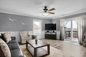 Spacious living room w sound views