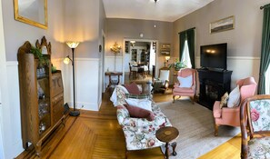 Living alt pano