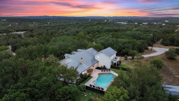 Long Weekend - Walker Luxury Vacation Rentals