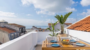 Wake up to this postcard-perfect view from your terrace. The calm waters of the Tagus and the charm of Alfama rooftops await.
#TagusRiver #LisbonTerrace #SunshineEscape #LovelyStayPortugal
