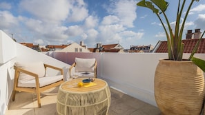Unwind in style. This chic lounge spot is perfect for sunset drinks and slow mornings with coffee and a view.
#RooftopRelaxation #LisbonRooftops #SlowTravel #BoutiqueStay