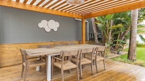 The property has outdoor furniture perfect for dining out.
#outdoor #garden #summer #portugal #pt #marisol